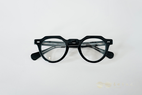 CHUCK Col.01